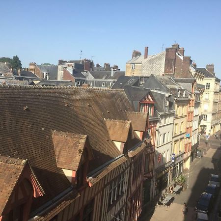 Bel Appartement Dans Le Centre Historique De Ruan Exterior foto